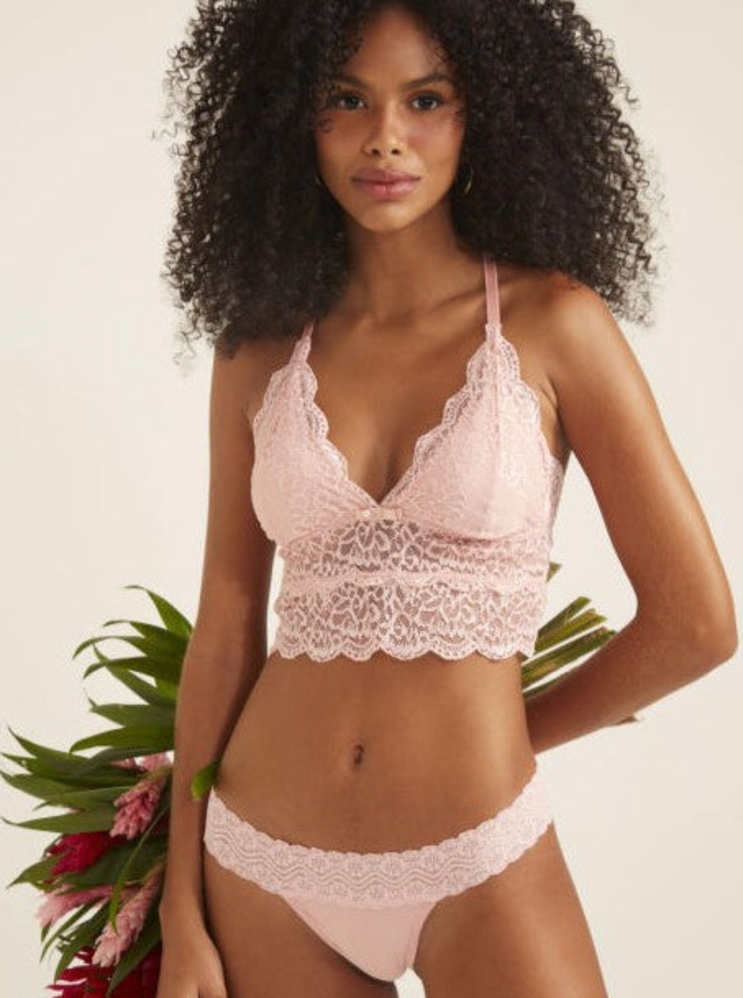 Soutien modelo Tati de encaje cruzado en – ISSACOUTURE