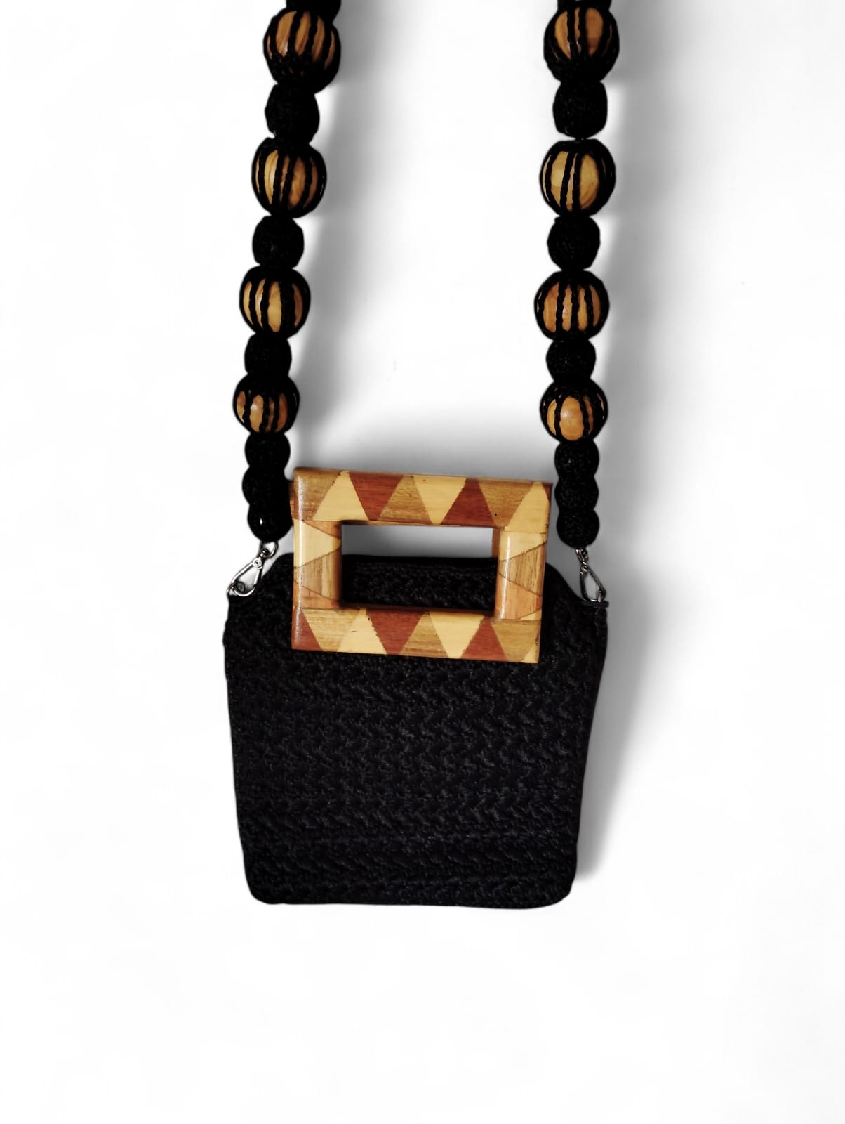 Cartera Artesanal Hilo de Seda Natural con Asas de Madera