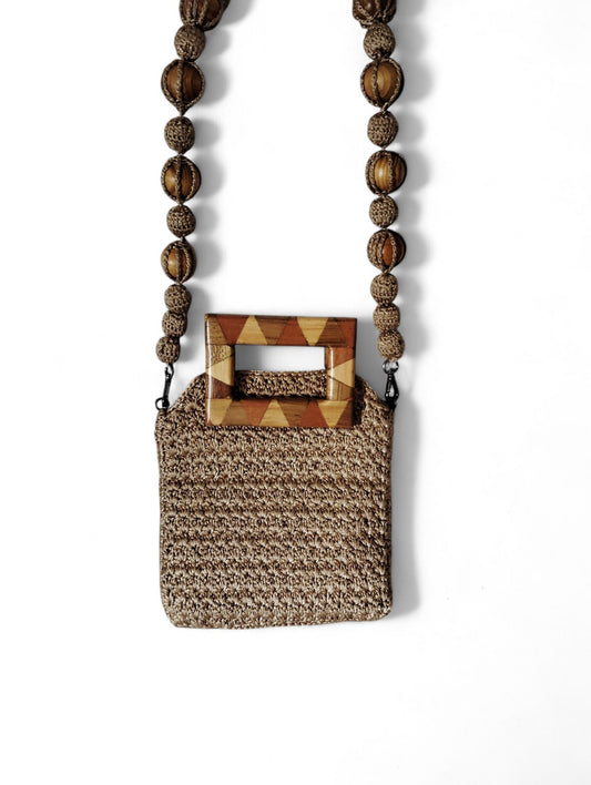 Cartera Artesanal Hilo de Seda Natural con Asas de Madera